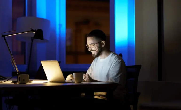 Wohin verschwinden Ihre B2B-Leads? Wahrscheinlich im „schwarzen Loch“ des Dark Funnels. So bringen Sie Licht ins Dunkel